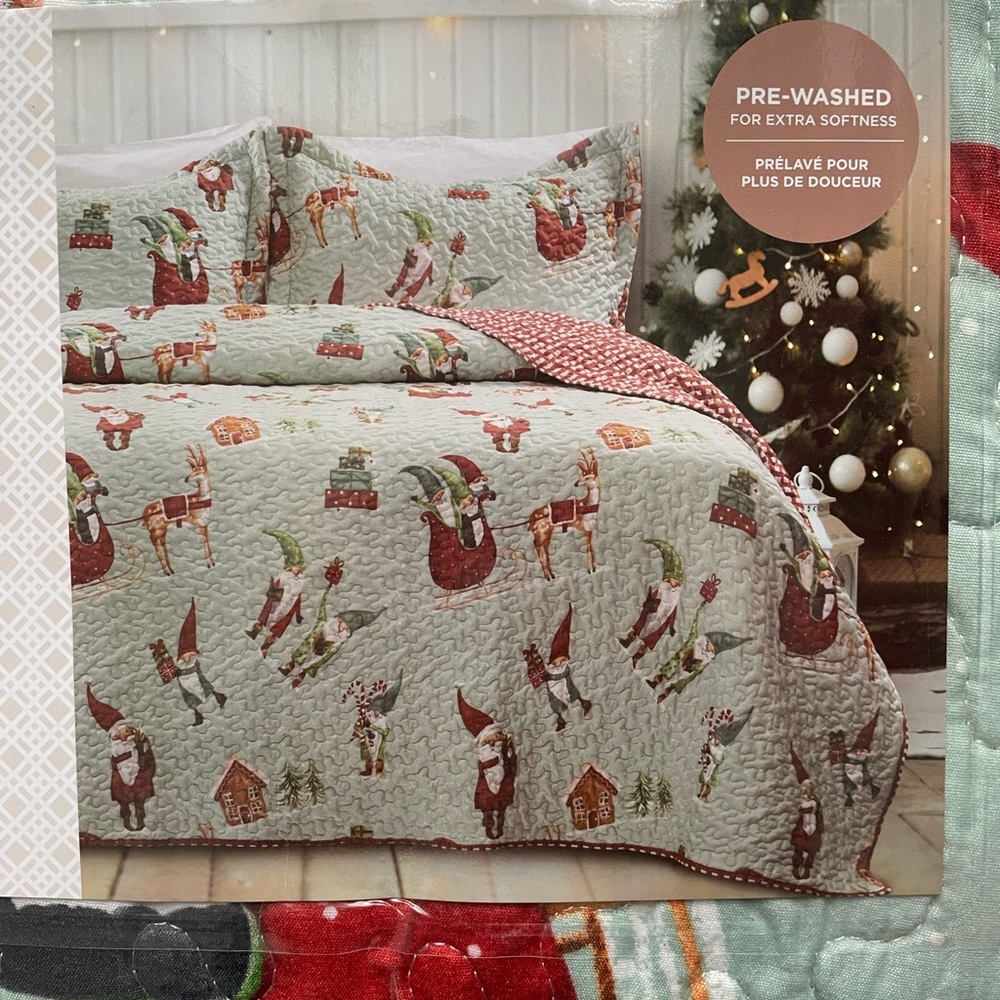 Brand new in bag Santa coverlet set